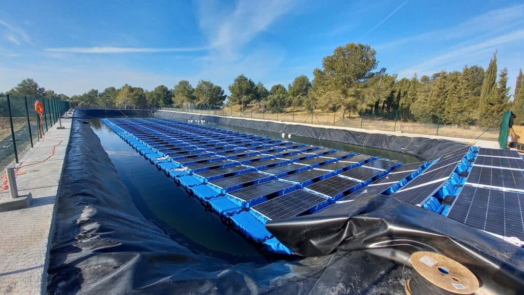 primera planta fotovoltaica flotant