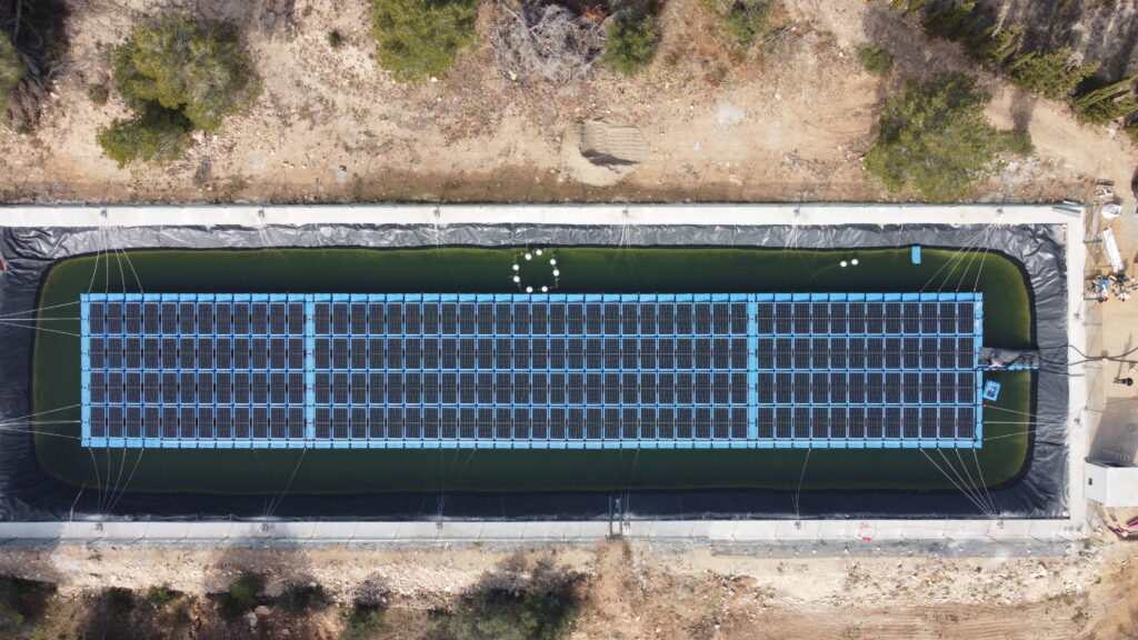 primera planta fotovoltaica flotant 