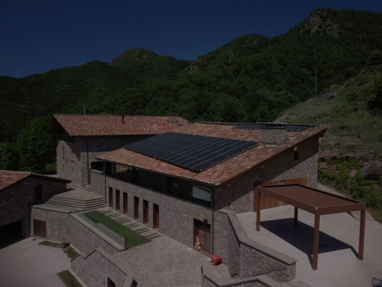 placas solares en casa tejado, plaques solars casa en teulades