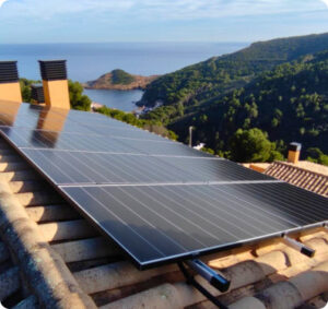 Placas solares en tejados, placas solares Girona tejado, plaques solars Girona teulada