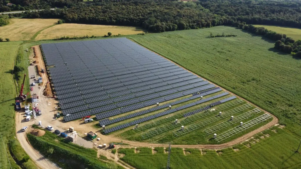 instal·lació fotovoltaica en terreny